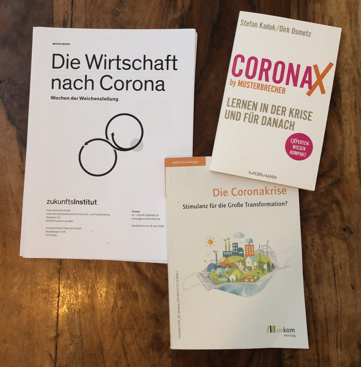 Seit einem Jahr dominiert uns eine Phase in der unmögliches möglich wird, undiskutierbares besprochen wird und reale Utopien entstehen können. Ich bin weiter dankbar, lerne und lebe aktiv in dieser großen Transformation. #februar #reading