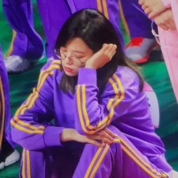 moodyminarii's tweet photo. #JEONGYEON sleeping at ISAC https://t.co/b58aHDyXzY