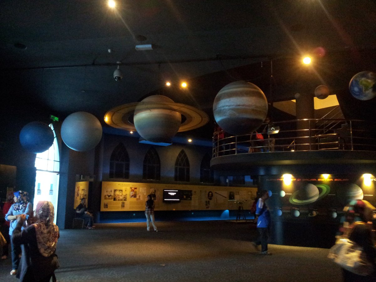 Okay, one more site in Malaysia, then tomorrow we'll move onto another country. Today we're checking out the Melaka Planetarium in Ayer Keroh in the state of Melaka. It was established in 2009 and has 4 sections focusing on astronomy, outer space, simulation and physics.