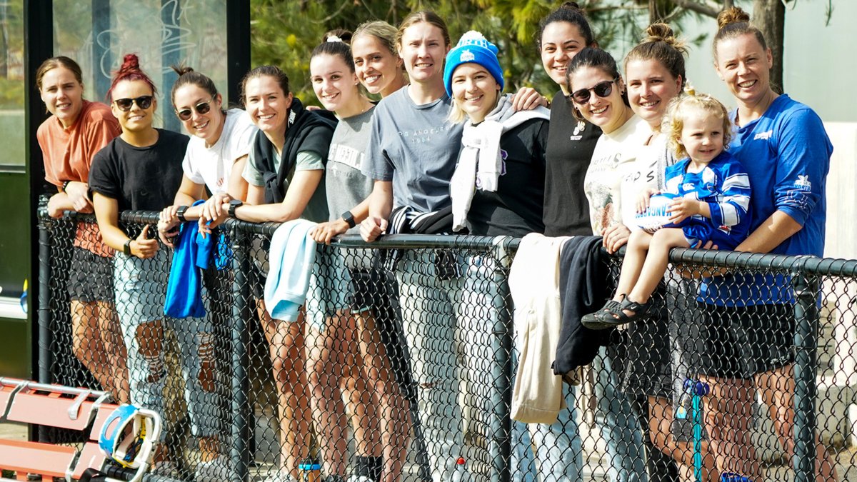 The girls throwing their support behind our #VFLW team today.