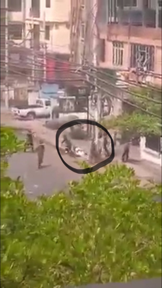 wadi19647682's tweet photo. R2P FOR MYANMAR

Myanmar Military Terrorists are torturing the medical student who got captured during the crackdown on the corner of 22nd street and 89th street in Mandalay. We condemn this kind of act on civilian. He is already unconscious

#WhatsHappeningInMyanmar
#Mar7Coup https://t.co/wyFCAbmiq5