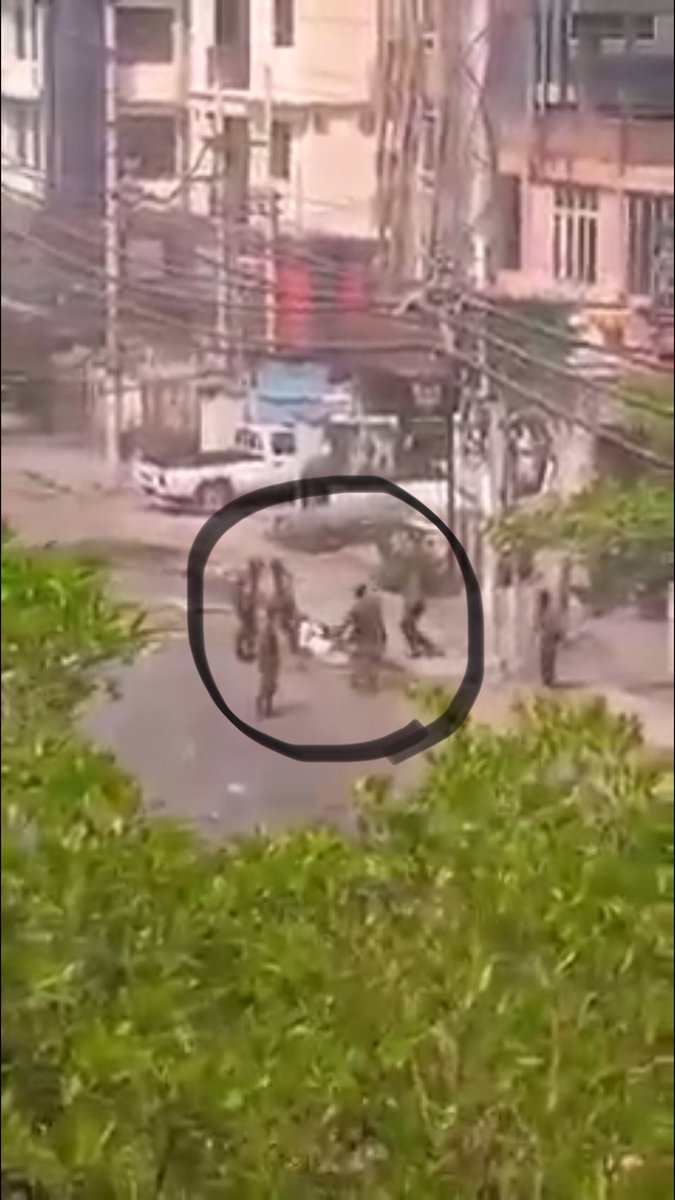 wadi19647682's tweet photo. R2P FOR MYANMAR

Myanmar Military Terrorists are torturing the medical student who got captured during the crackdown on the corner of 22nd street and 89th street in Mandalay. We condemn this kind of act on civilian. He is already unconscious

#WhatsHappeningInMyanmar
#Mar7Coup https://t.co/wyFCAbmiq5