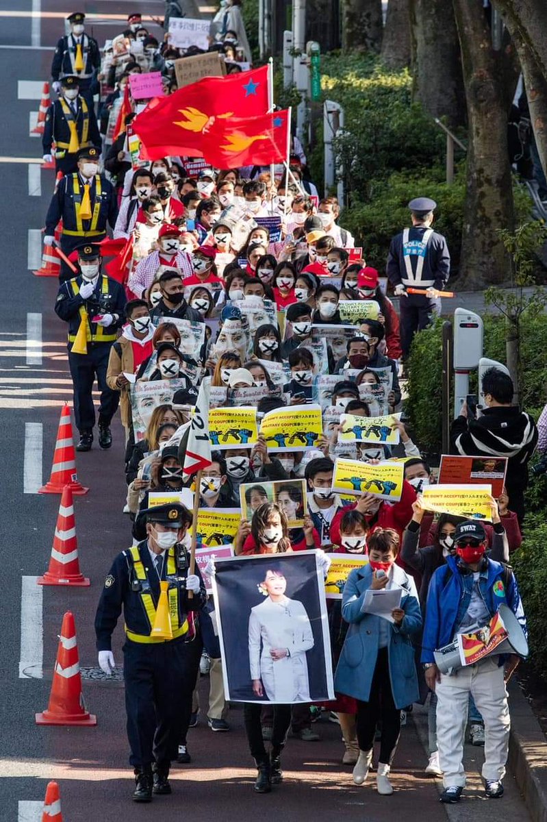 youngyang99's tweet photo. Mon youth group (Tokyo-Japan) stays silent protest against military coup.
#WhatsHappeninglnMyanmar
#WeNeedR2PInMyanmar
#SaveMyanmar
#feb14coup https://t.co/9OxNPb5ePE