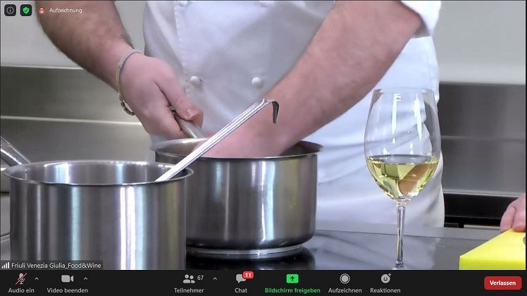 SonoitaliaInfo's tweet photo. #Online-#Cooking-#Masterclass mit den Küchenchefs des Restaurants „Harry's Piccolo“ aus #Triest - mit typischen Zutaten aus #Friaul-#Julisch #Venetien zubereiten. Zu dem Online-Event hat #ITALCAM, mit PromoTurismo FVG eingeladen.https://t.co/FxFyUIcgH0 @Ilfriulivenezia @CiaoNico https://t.co/gVWyWgmLNP