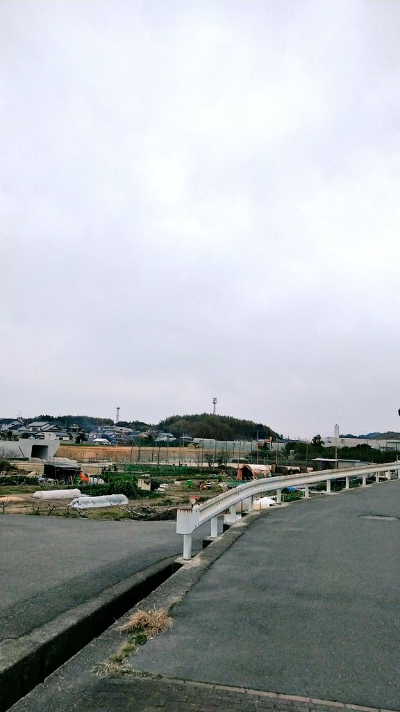 KOU7769's tweet photo. アカン💧朝からほぼこたつと一体化してる🍥散歩へゆくのだ👣🎶ムフゥ↓曇り空か☁
サンポタ🗻
スマホ+WH-H900N
#オーディオは楽しいゾ 
#鬼頭明里 
#Colorfulcloset https://t.co/ACWX75hVbz