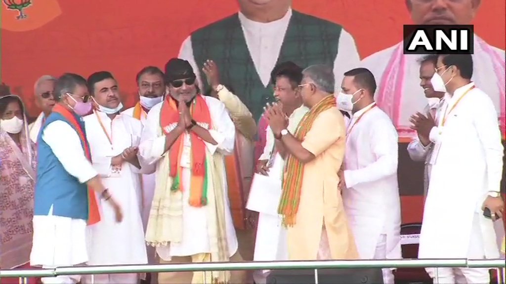CentreLeak's tweet photo. #Breaking: Actor Mithun Chakraborty joins Bharatiya Janata Party at PM Narendra Modi's rally at Brigade Parade Ground, Kolkata.
#mithunchakraborty
#MithunDa
#Mithun
#BJP
#Rally
#BJPBengal
#MithuninBJP
#BengalElection2021
#BrigadeCholo
#Bengal https://t.co/MP3uQzT84q