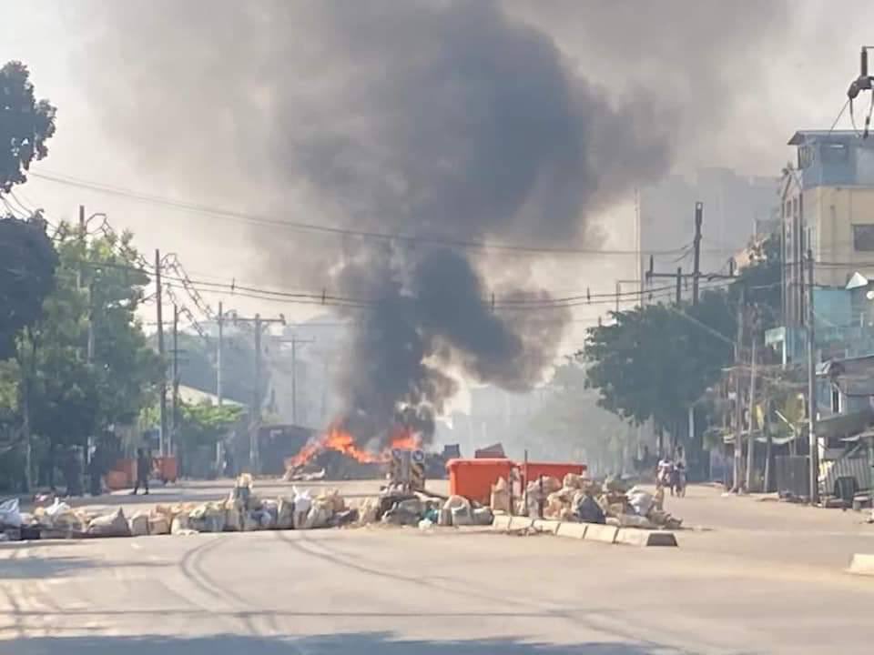Terrorist group(SAC) burning the self-defense stuffs of demonstrators in INSEIN, yangon this morning.
R2P FOR MYANMAR
#Mar7Coup
#WhatsHappeningInMyanmar