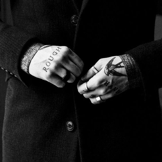Aamyungv's tweet photo. #taekookau a/b/o au where Omega Taehyung was kidnapped because of being a witness of a murder.

He was brought in to the warehouse of the Jeon estate for interrogation when Jeon Jungkook, the alpha heir and the mob boss, found out Taehyung was his soulmate.

A #taekook mafia AU https://t.co/BSNRG5Rix1