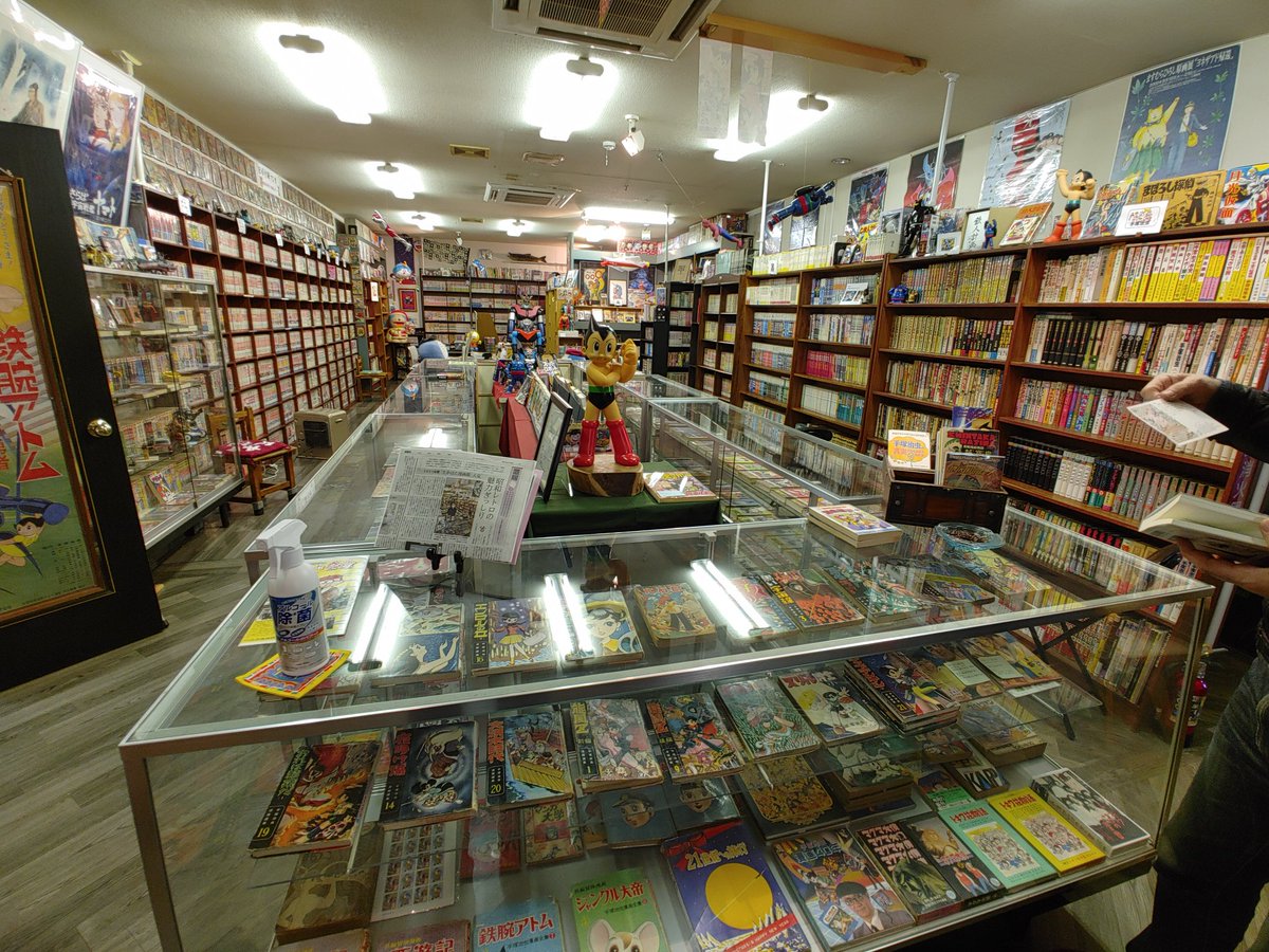 池川佳宏 山形新幹線の高畠駅もよりの たかはた漫画館 に来た こちらは 昭和漫画館青虫 の高野館長のご意見を取り入れた開架式の施設です