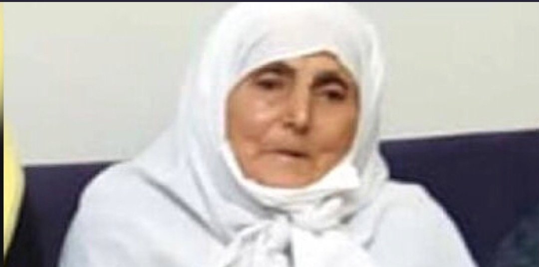 21.yüzyıl..
Videoyu izleyemediğim bir kadın çocuğunun önünde şiddete uğradı..
92 yaşındaki kadın tecavüze uğradı..
Ve 65 günde 67 kadın ölmedi, öldürüldü..
Ya kıyamet yakın..
Ya da biz helak olduk..
Firavun dahi bu kadar kötü değildir
#ibrahimzaraptutuklansın
#KadinaSiddeteHayir