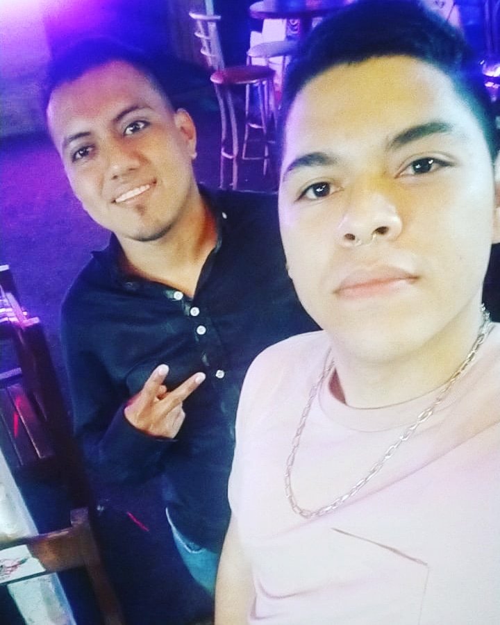 Eddie_Alexander's tweet photo. Te pareces tanto tú a mí, el tenerte me hace tan feliz. 👯♂️
#Beffos #MarianaySilvana #domingodeganarseguidores #mens #Boys https://t.co/OO3X2S9ORE