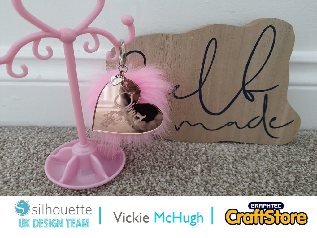 Silhouette_UK's tweet photo. ✂️ Latest Silhouette UK Blog Now Available 📏

Personalised Etched Keyring With Vicky McHugh

View Now: https://t.co/EQUpWVko5u

#silhouetteuk #silhouetteukblog #silhouetteukdesignteam #silhouette #craft #crafting #etching #mothersday #curio https://t.co/plHvYgVynU