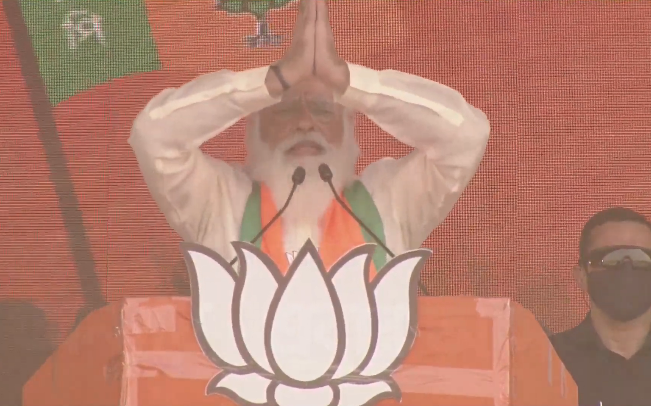 BJP4India's tweet photo. राजनीतिक जीवन में सैकड़ों रैलियों को संबोधित करने का सौभाग्य मिला है, लेकिन इतने लंबे कार्यकाल में मैंने कभी इतने बड़े विशाल जन समूह का हमें आशीर्वाद मिला हो ऐसा दृश्य मुझे आज देखने को मिला है।

- पीएम @narendramodi 

#ModirSatheBrigade https://t.co/MVy3fzpyV7