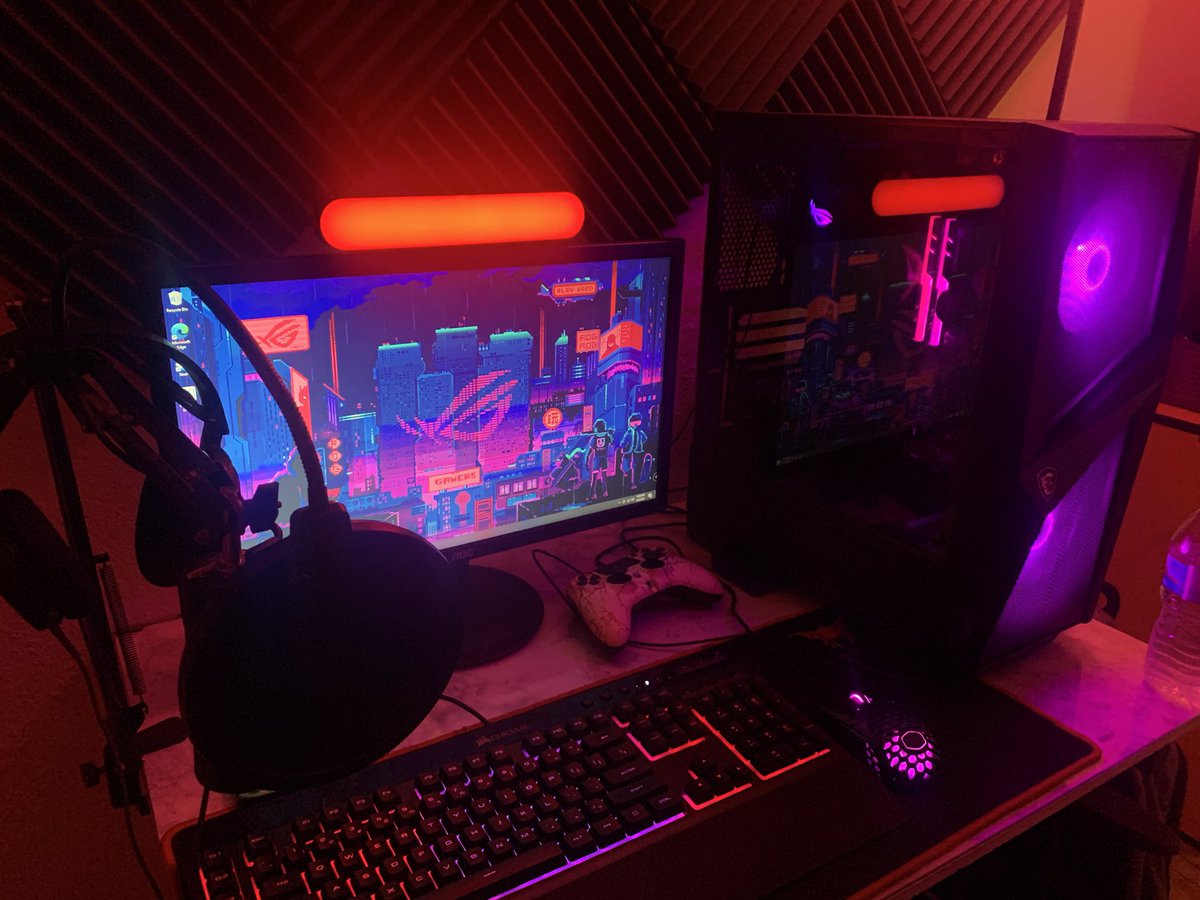 ImAkioYT's tweet photo. Been working on this little setup so I can start live-streaming and uploading some better content. It’s not much but is my babe 💜❤️💜#livestreaming #YouTube #pcgaming https://t.co/VoEUqUBcQh