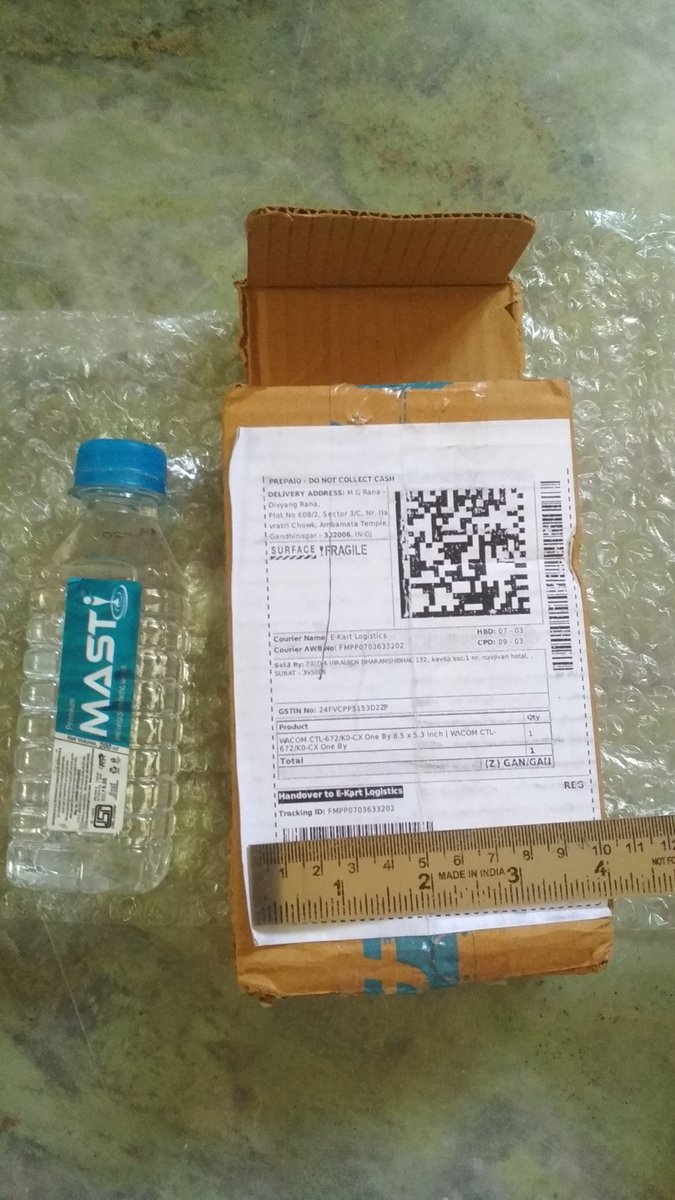 dpdesigns89's tweet photo. #Fraud #cheatingcase @Flipkart @flipkartsupport 
Once again #Flipkart has cheated me...

Order ID: OD121120522610351000
Name: Divyang Rana

2nd time repeatedly #Flipkart has send me water bottle instead of WACOM Graphics Tables size of 8.5'*5.3' in package size of 7'*4' https://t.co/3QORhRmbdw