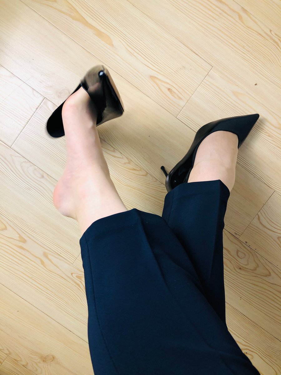 🧦：@limerencem 
西裤见男朋友不知道可不可以？脱了西裤，映入眼帘的是柔情无缝款无内穿着，会不会超级刺激？？？反差女王就是我！
投稿@Sexyallnight609 @Dream_QY https://t.co/tzlCspVtl6