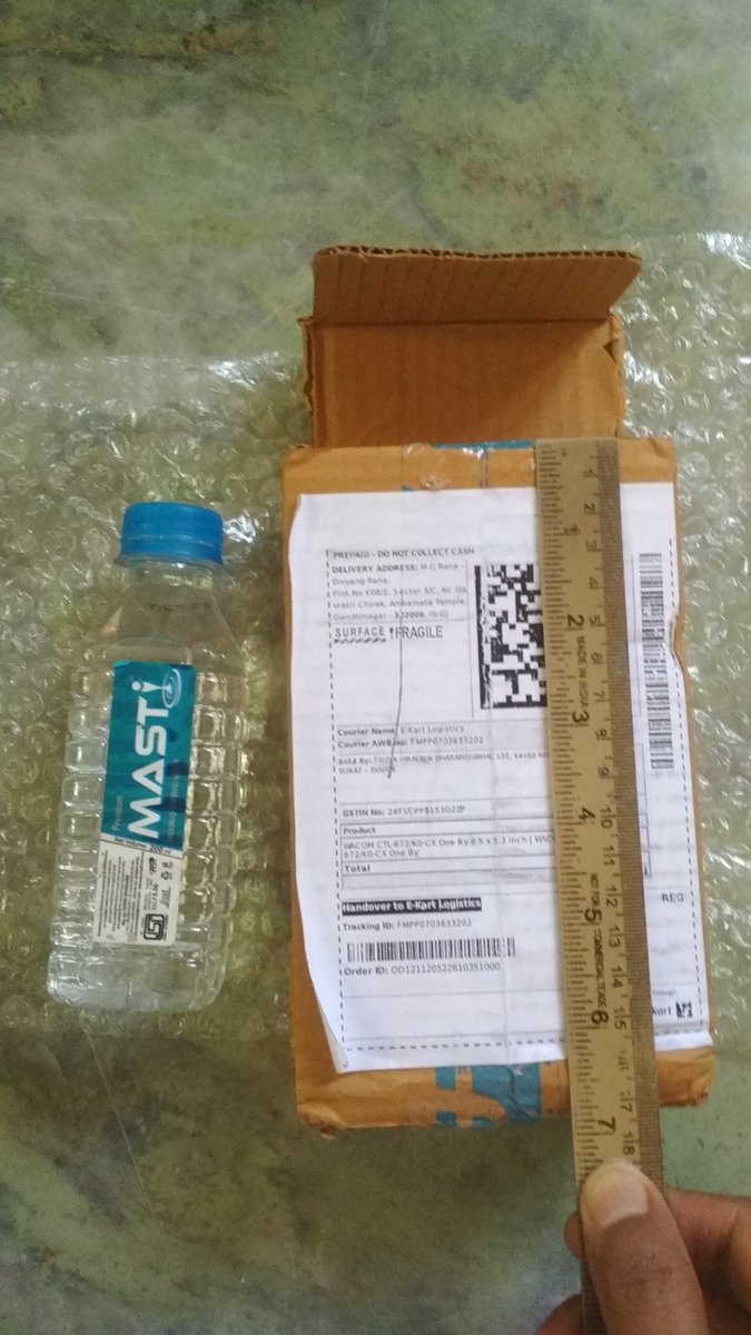 dpdesigns89's tweet photo. #Fraud #cheatingcase @Flipkart @flipkartsupport 
Once again #Flipkart has cheated me...

Order ID: OD121120522610351000
Name: Divyang Rana

2nd time repeatedly #Flipkart has send me water bottle instead of WACOM Graphics Tables size of 8.5'*5.3' in package size of 7'*4' https://t.co/3QORhRmbdw