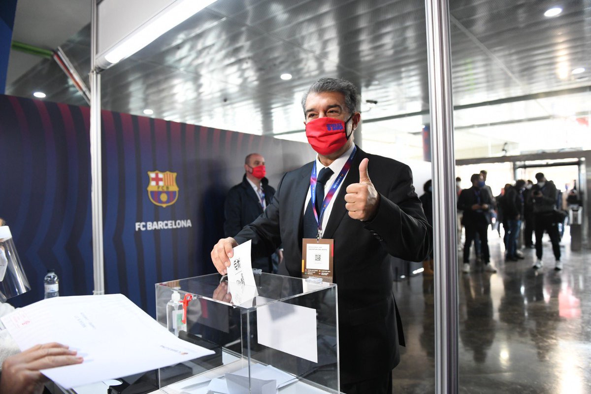 JoanLaportaFCB's tweet photo. Ha arribat el dia. Som davant de les eleccions més importants de la nostra història. Avui els socis i sòcies del Barça decidim el futur del Club. Jo ja ho he fet, ja he votat el millor per al Barça, el Club que porto al cor! https://t.co/547aAtURnM