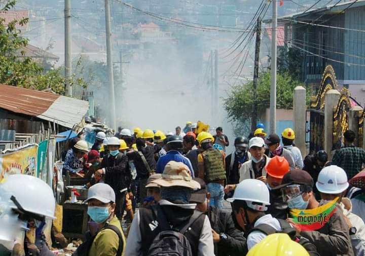 Happening in Taunggyi; As cops step up crack down on non violent demonstrators on Mar 7, they fired many tear gases and even threw into houses. Some passed out due to gases and many residents were in trouble too.

#Mar7Coup
#WhatsHappeningInMyanmar