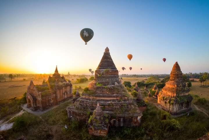 KoKyushi's tweet photo. MilitaryTerroristsJuntas are raiding  in Bagan and shooting with real bullets.Bagan is highly regarded as a holy place of Myanmar as well as a UNESCO World Heritage Site.This is breaching the rules of the world crime as BAGAN is regarded as UNESCO city.

#WhatsHappeningInMyanmar https://t.co/Rk8WVJKuYg