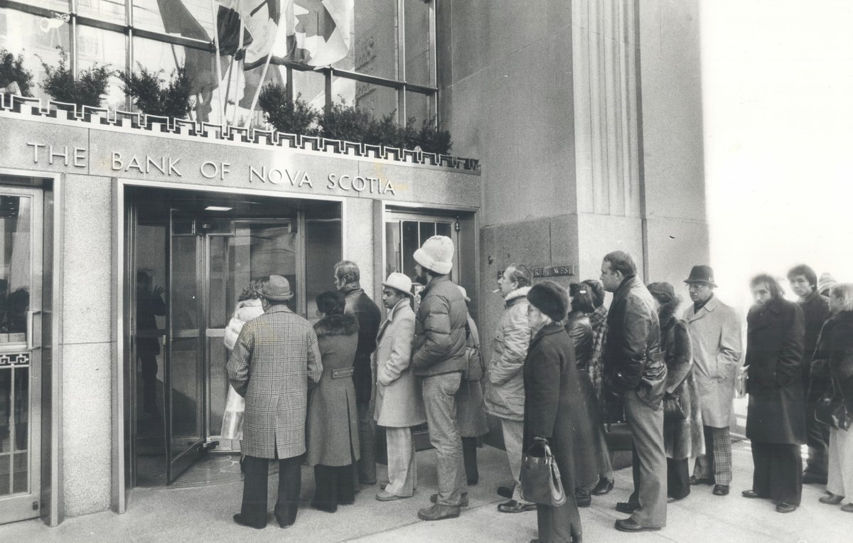 teresalo's tweet photo. 1980 "Gold rush: Eager buyers line up at the Bank of Nova Scotia at King and Bay Sts. today as gold reached an unbelievable $740 (Canadian) an ounce on the London market. The line-up started around 9 a.m. At opening time; an hour later; the line was half a block long." https://t.co/ELMLZ7PihF