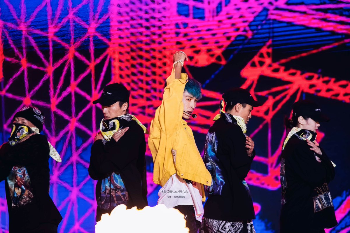 maoxiaoshui's tweet photo. 20191012  ASIA SONG FESTIVAL 
🔥💙 💘
#장우혁 #jangwoohyuk #张佑赫 https://t.co/mQXhE3c9Mi