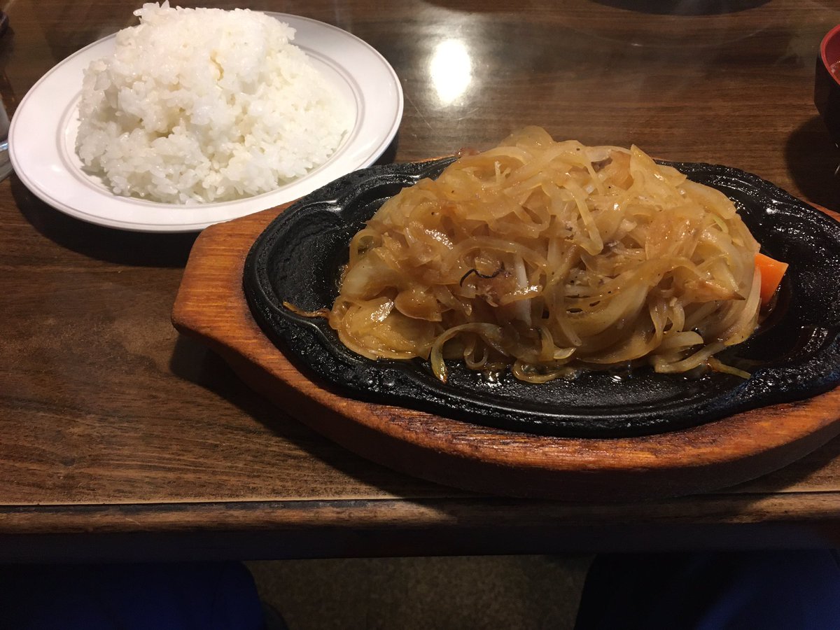 いのりょう V Twitter 今日は仕事で東横線白楽駅へ 夜飯は 孤独のグルメにも出ていたキッチン友 看板メニューの友風焼きをオーダー 上に乗ってる玉ねぎがまあ美味い ライスとの相性抜群 また機会があったらいただきたいものです ごちそうさまでした