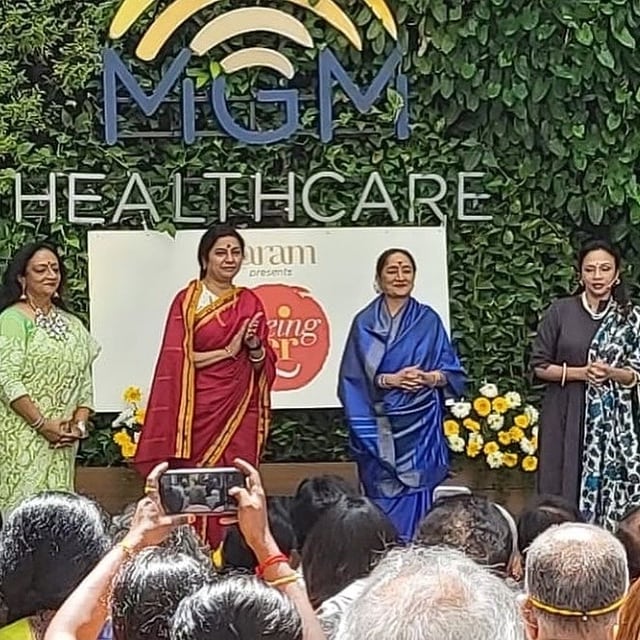 hasini_Inspired's tweet photo. This stills from the today's live event...❤❤❤❤#multitelented legendary queen suhasini Maniratnam mam #inspireing #admire #respected 🙏

@hasinimani mam♥️

#WomensDaySpecial

#suhasini #hasini 
#suhasinimaniratnam @MGMHealthcare https://t.co/B3kM8UCTHI