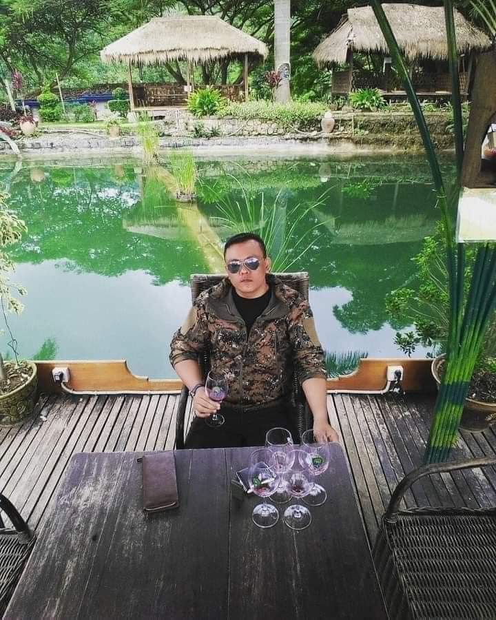 SaiAungYinKhan1's tweet photo. The man in the photo is threatening the girls if they go outside for protest and got arrested He will rape them. He wrote this on his social media Facebook account.
#WhatsHappeningInMyanmar 
@RapporteurUn @BBCWorld @AJEnglish @ABC 
#DrSasa #OpCPP
#MilkTeaAlliance
#DrSasa #OpCPP https://t.co/faHMRrxJ8x