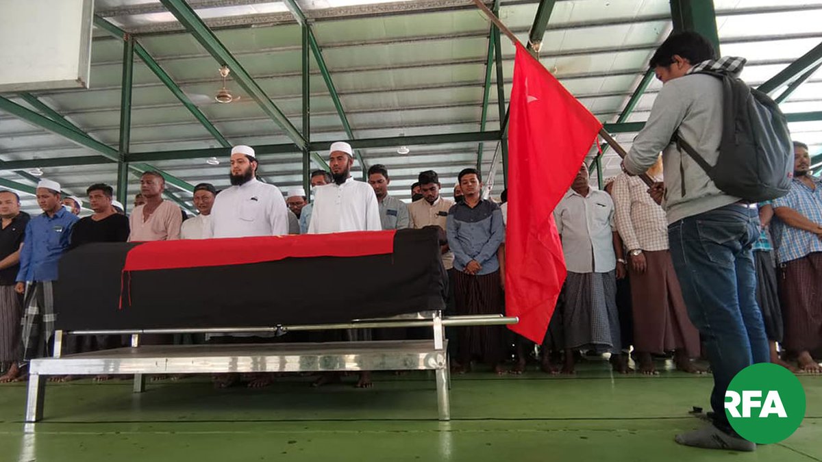 မနေ့ညက စစ်တပ်နဲ့ ရဲတွေရဲ့ ဖမ်းဆီးတာခံခဲ့ရပြီး မတ် ၇ ရက် ဒီမနက်မှာ ကွယ်လွန်သွားခဲ့တဲ့ ရန်ကုန်မြို့၊ ပန်းဘဲတန်းမြို့နယ်၊ ၇ ရပ်ကွက် အမျိုးသားဒီမိုကရေစီအဖွဲ့ချုပ် NLD ရပ်ကျေးဥက္ကဋ္ဌ ဦးခင်မောင်လတ် ရဲ့ ရေဝေးအစ္စလာမ်သုသာန်မှာ ပြုလုပ်တဲ့ နာရေးအခမ်းအနားဖြစ်ပါတယ်။