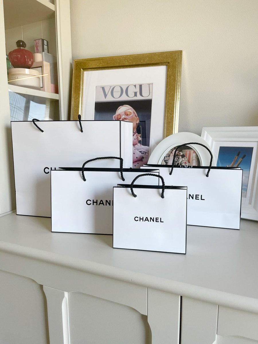 Viviennewonder's tweet photo. มาเถอะค่ะ แจกจริงไม่เคยจกตา นางมาอีกแล้ว เปย์ฟลวงวดนี้ Chanel ไปเลยครับ 4 รางวัล สำหรับ ฟลว ของเวียณ แค่ RT + FOLLOW ประกาศ 30 มีนาคมคับ ลุยโลด 🖤🤍 https://t.co/zAUcKQwvvC