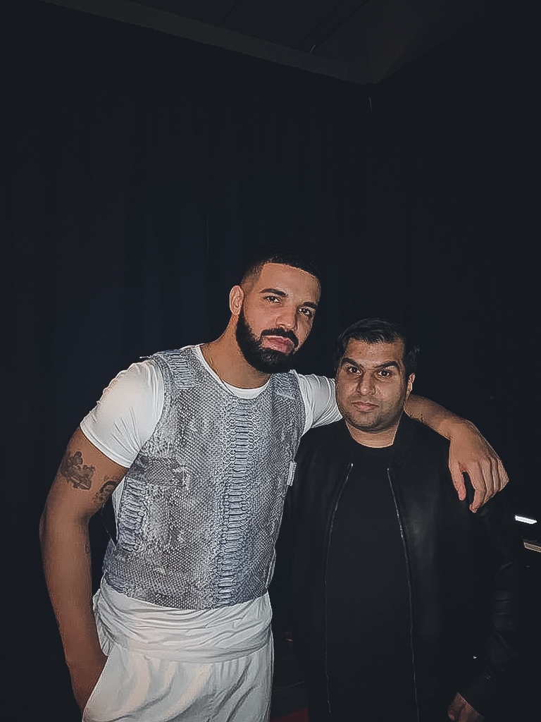 1amjadkhalid's tweet photo. That time when I met @Drake #legend https://t.co/TR5jbDgWGx
