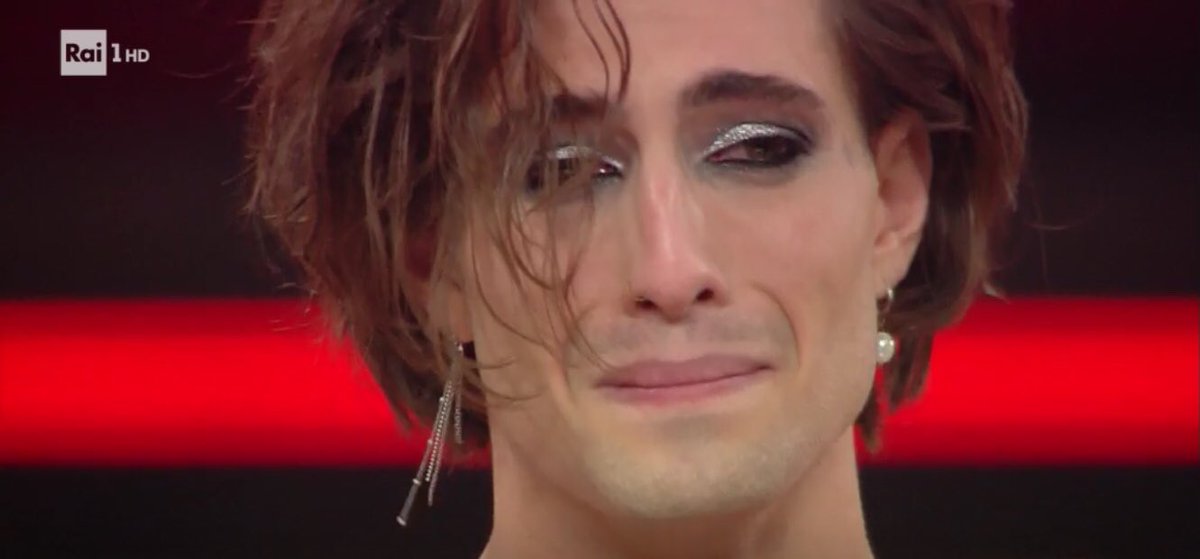 idkelocin23's tweet photo. “Io sono Damiano,        “Vincono  
da grande voglio           Sanremo2021
fare la                             i Måneskin”
rocstar”

#Sanremo2021 #Maneskin https://t.co/Q8OBehxqo1