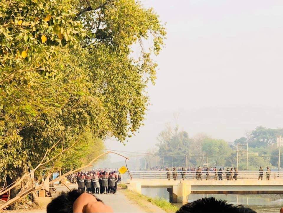 hannayuri_twt's tweet photo. tw // wound
This morning, terrorists force deployed in almost 50 universities this morning. Some teachers were violently beaten in Mandalay Institute of Technology. 
Source: VOM
R2P FOR MYANMAR
#WhatsHappeningInMyanmar  #Mar7Coup https://t.co/ne8NDlW0UG