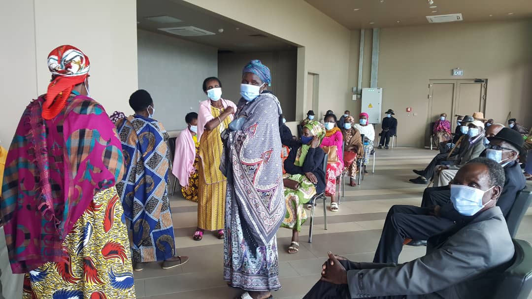 Gasabo_District's tweet photo. None @Gasabo_District muri #KigaliArena gahunda yo gutanga urukingo #COVID-19, hakomeje Icyiciro Cy'imyaka y'izabukuru: (bafite imyaka hejuru ya 60)
#InkingoNiUbuzima_ @ashyaka @PudenceR @RwandaHealth @RBCRwanda @umwigemepo @ngangare1 @RwandaLocalGov @CityofKigali https://t.co/GZVh1RHS8L