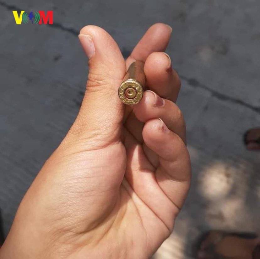 hannayuri_twt's tweet photo. Peaceful protestors in Taik Kyi (တိုက်ကြီး) strike was violently dispersed with real bullets by terrorists starting from 8:30AM. They also brutally beat people and dragged onto military truck 
Source - VOM
R2P FOR MYANMAR
#WhatsHappeningInMyanmar  #Mar7Coup https://t.co/s4IB7xTaad