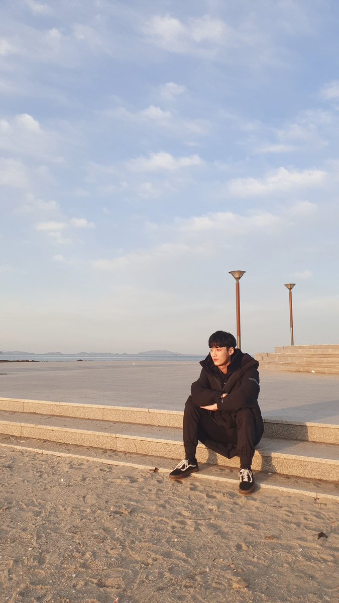 [ZIKI] 예이가 찍어준 같은 포즈 다른 Zoom
느낌이 확 다르죠?
저 날이 아마 The Last Romance 찍을 때였나..?😊

#BLACK6IX #블랙식스
#BLACKPEARL #블랙펄
#ZIKI #지키 
#THELASTROMANCE #더라로