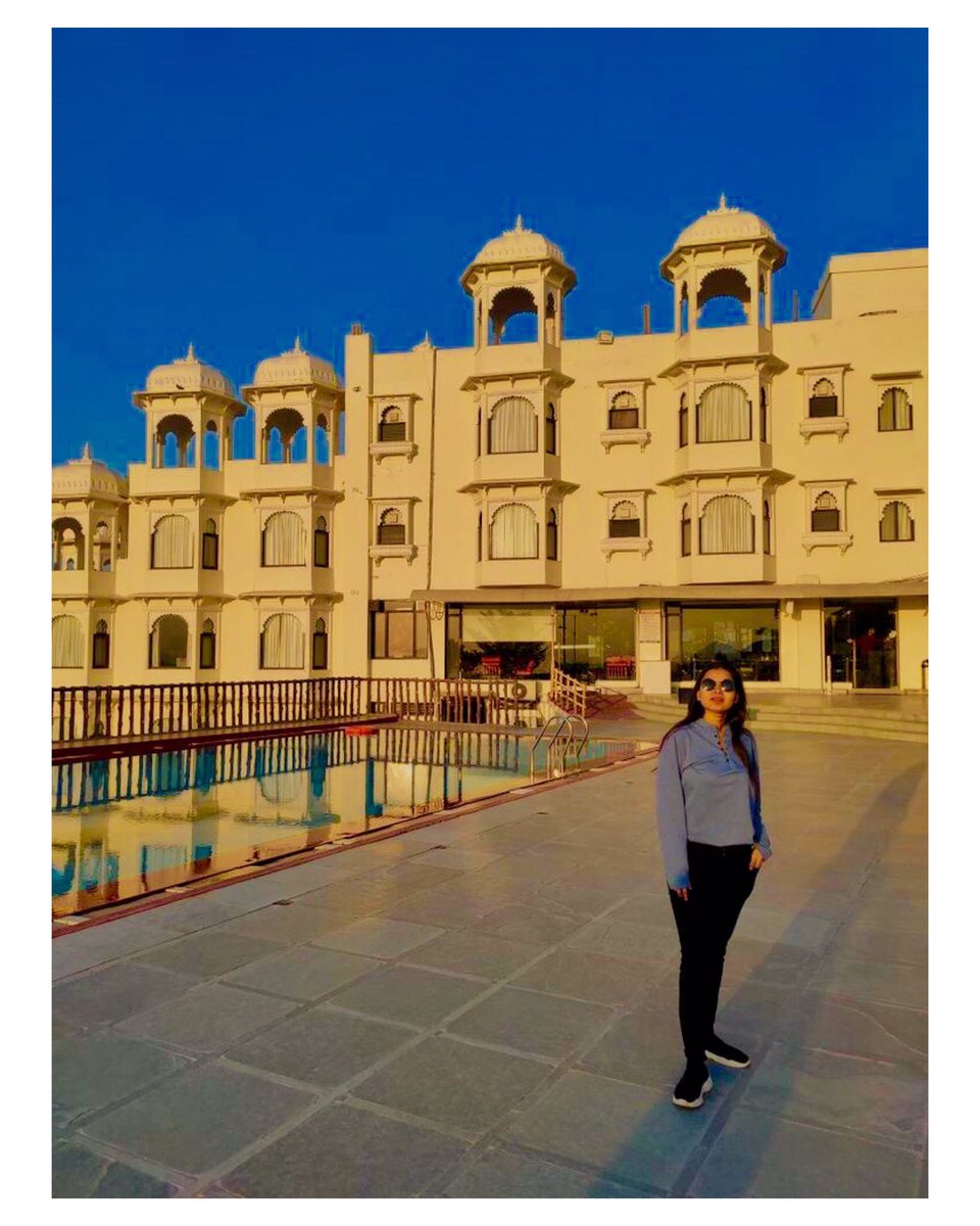 shobhatheseeker's tweet photo. कुछ यादें तस्वीर में क़ैद होना ज़रूरी है!!! 📷💫
#udaipur #cityofpalace #gotclicked https://t.co/F7BCCETHNF
