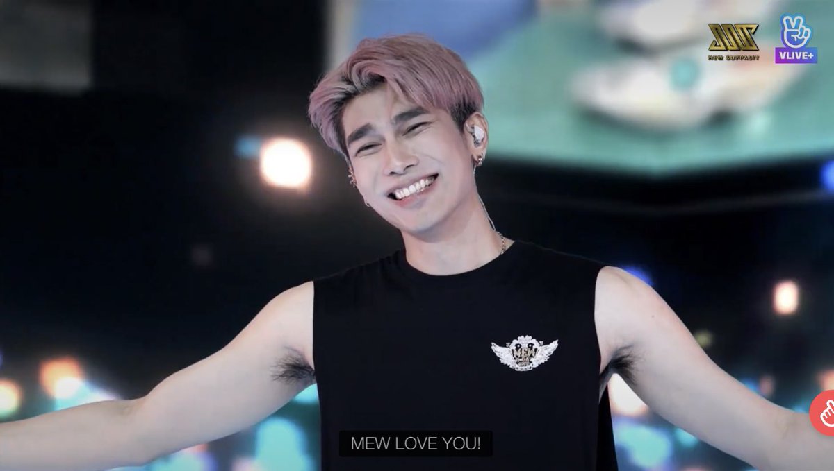 marzimew's tweet photo. 🐼: MEW LOVE YOU!

We love you more 🥺♥️
#MewSuppasit  #MEWBDAYliveConcert https://t.co/tsghPS2jHQ