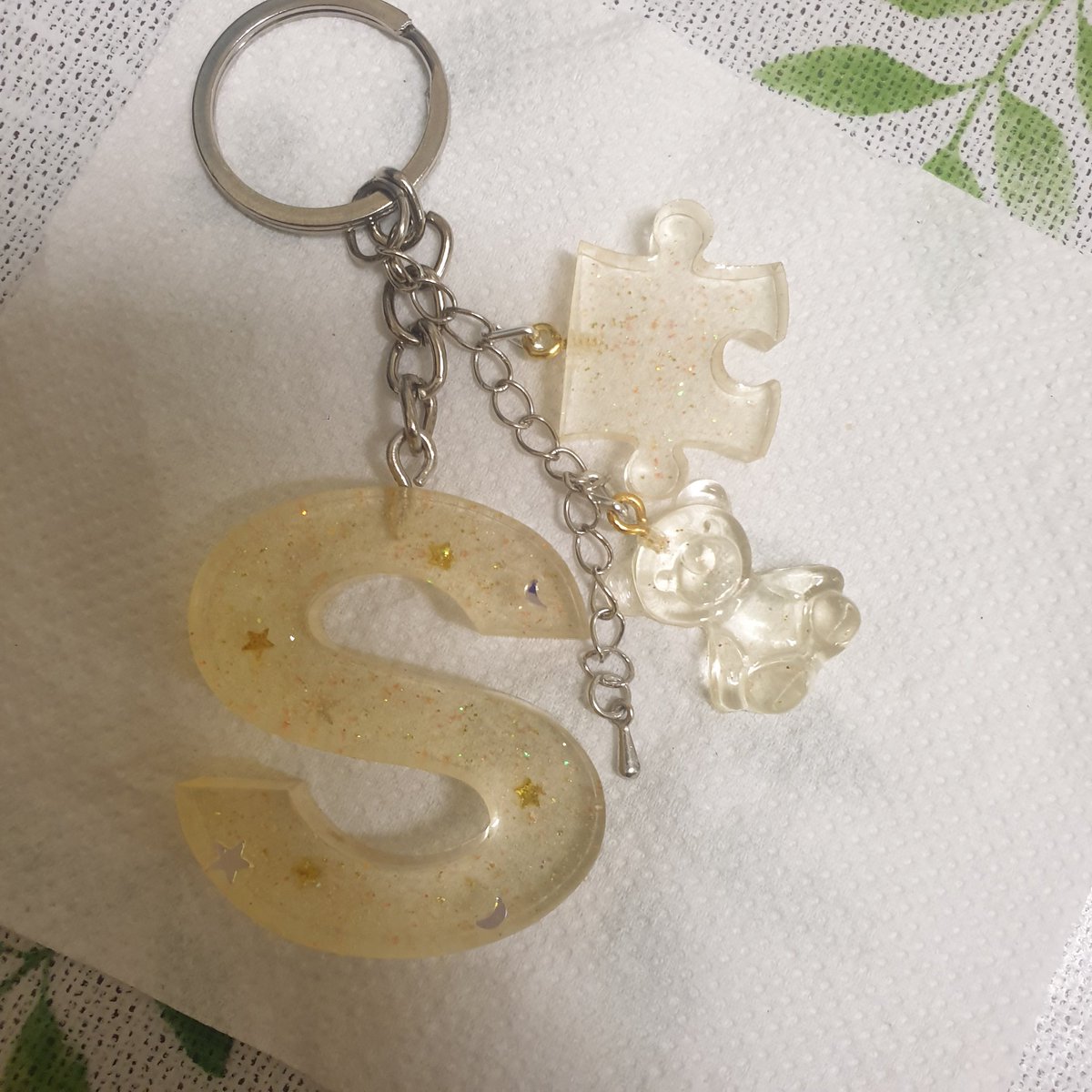 พวงกุญแจตัวอักษร เริ่มต้นที่ 90 บาท (ตัวอักษรอย่างเดียว
+ ของตกแต่งอีก 10-15 บาท

ใช้เวลาทำ 3-5 วัน
สนใจทักดีเอ็มได้เลยน้า
#เรซิ่น #พวงกุญแจ #resin