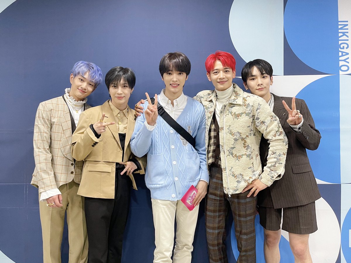 jaechewinggum's tweet photo. lucu bangtt sungchan foto sama hyung" SHINee.
#SHINee #DontCallMe4thWin #SungchanMCFighting #MCSungchan #ONEW #TAEMIN #Jonghyun #MINHO #Key https://t.co/aEwg67D367