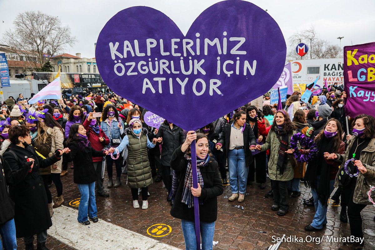 Gökkuşağını savundukları için gözaltına alındılar, savcı ifadelerini dahi almadan tutuklama istedi #SiziBırakmayacağız

sendika.org/2021/03/gokkus…