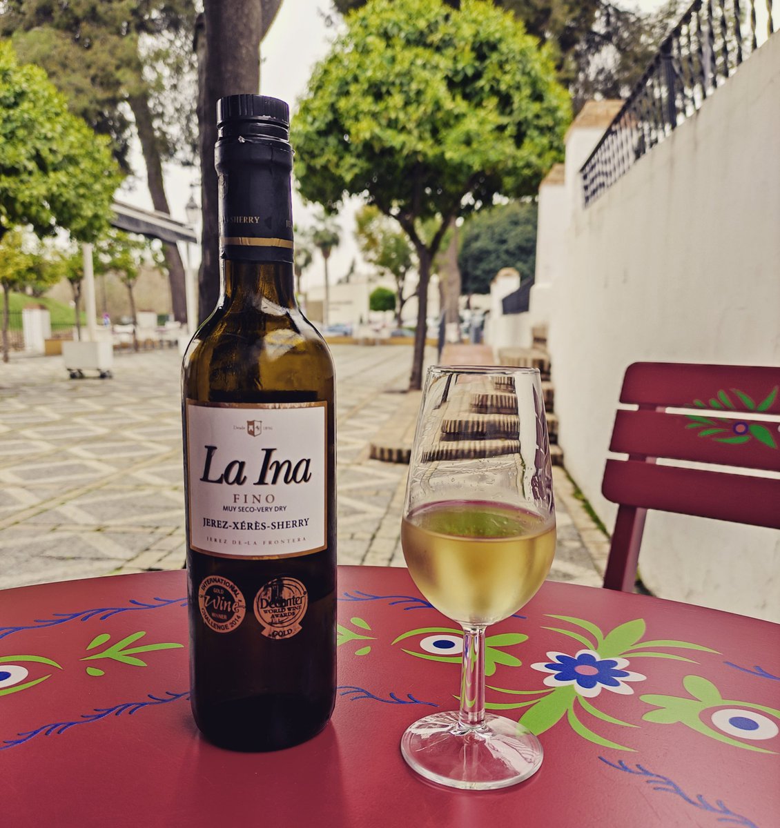 En un día nublado sacamos nuestro propio sol.

#grupocaballero #laina #sherrywine #vinosjerez #alcaládeguadaíra #sevilla #fino