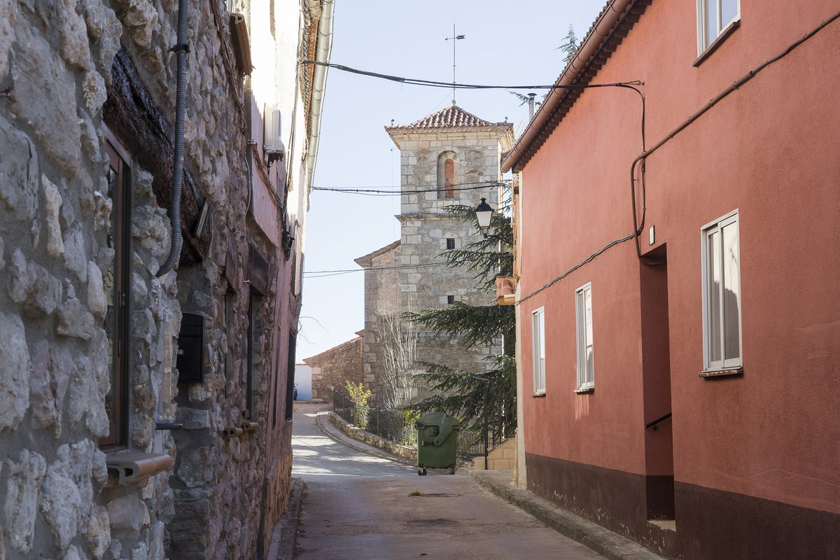 Enmarcado en la Sierra de Albarracín, el pueblo de Griegos 📍 se acurruca al pie de la Muela de San Juan, una montaña 🏔️ que proporciona aguas 💧 a cuatro importantes ríos de la Península: Tajo, Cabriel, Jucar y Turia ✨
<a href="/Sierralbarracin/">SierradeAlbarracín</a> <a href="/aetsa/">TurismoAlbarracin</a> #turismodearagón