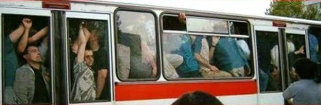 Прикольный автобус. Пассажиры общественного транспорта. Общественный транспорт карикатура. Транскорпорация маршрутное 120. Автобус ночью.