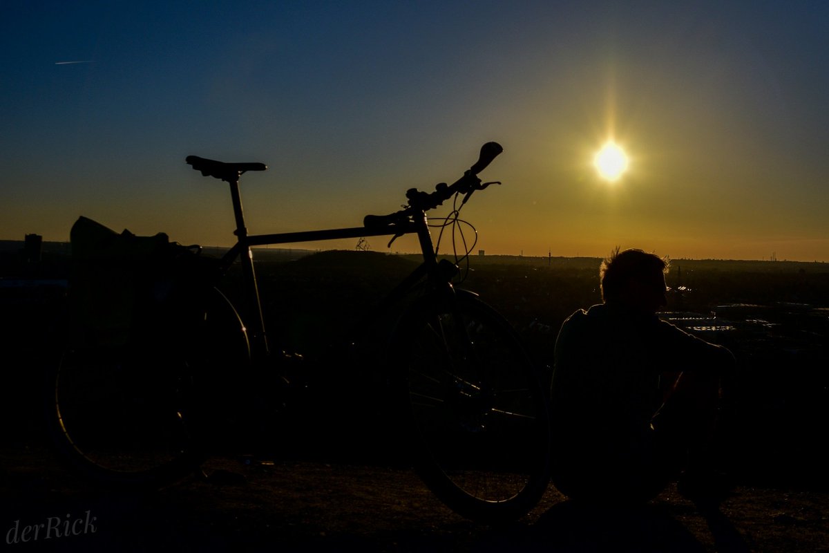 RiRaRu3Rs's tweet photo. #Halde #Freiheit nur mit dem #Rad
@Cityradler
Ein #Koelner #radelt im #Ruhrgebiet
#Ruhrpott
Vs
koelner #Attraktion will auch mal #ruhrpottblick 😉
#Sunset
#Fotografie
#MeineWelt
Serie B 02 https://t.co/wFFfEExoNp