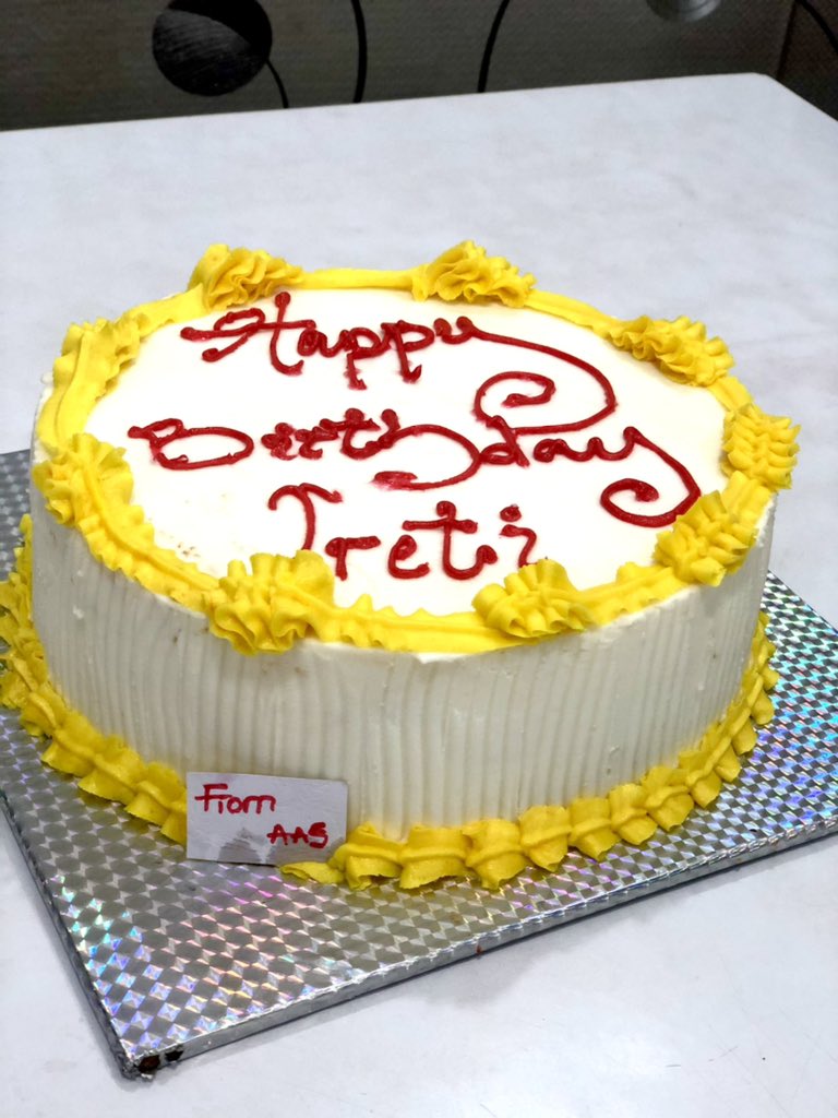 Harshabeecakes's tweet image. The power of yellow 💛

Yellow, the color of sunshine, hope, and happiness. 

It gives confidence and brings creativity, joy to our hearts and lift up our spirits. 

#harshabeecakes #power #yellowcake 
#lagosbaker #yellowmellow #ikorodubaker
#cakesinlagos 
#baker