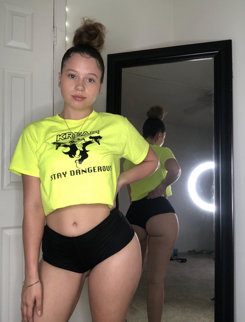 helovcoco's tweet photo. More Mirror Pics : ) #buyingcontent  #SellingContent #LinkInBio #onlyFans #Cashapp #mirrorshot https://t.co/RBsNz9iAzq