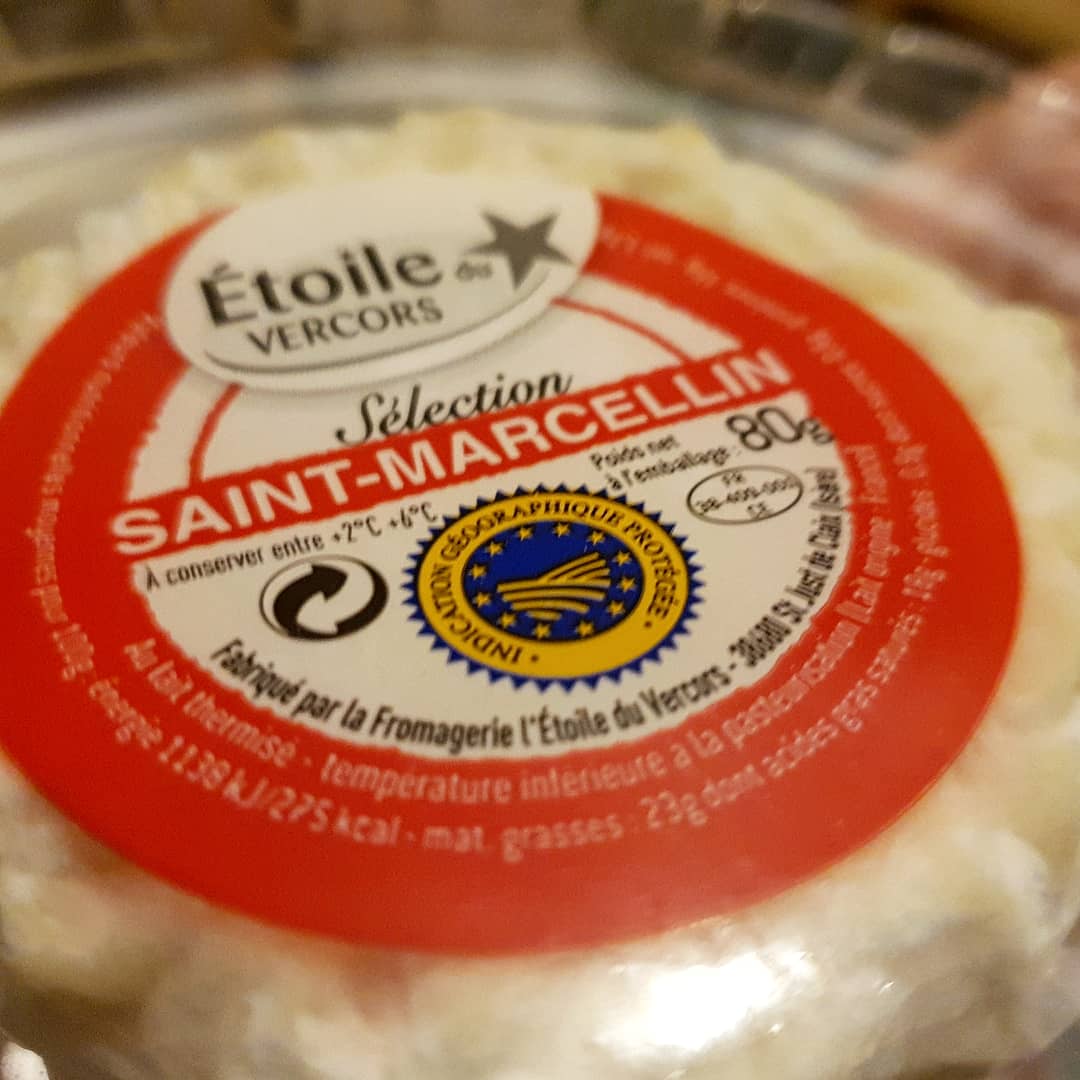 AnaBGonzlezPino's tweet photo. Cada día más fan de #SaintMarcellin. Los compro frescos en #bonfromage y los afino en la cava de casa. #estamoscomounqueso #cheeselovers #cosasdequesos #Madrid #abgonzalezpinos #consultoría #formación #misquesos #culturaquesera https://t.co/lIBbCz6EjE