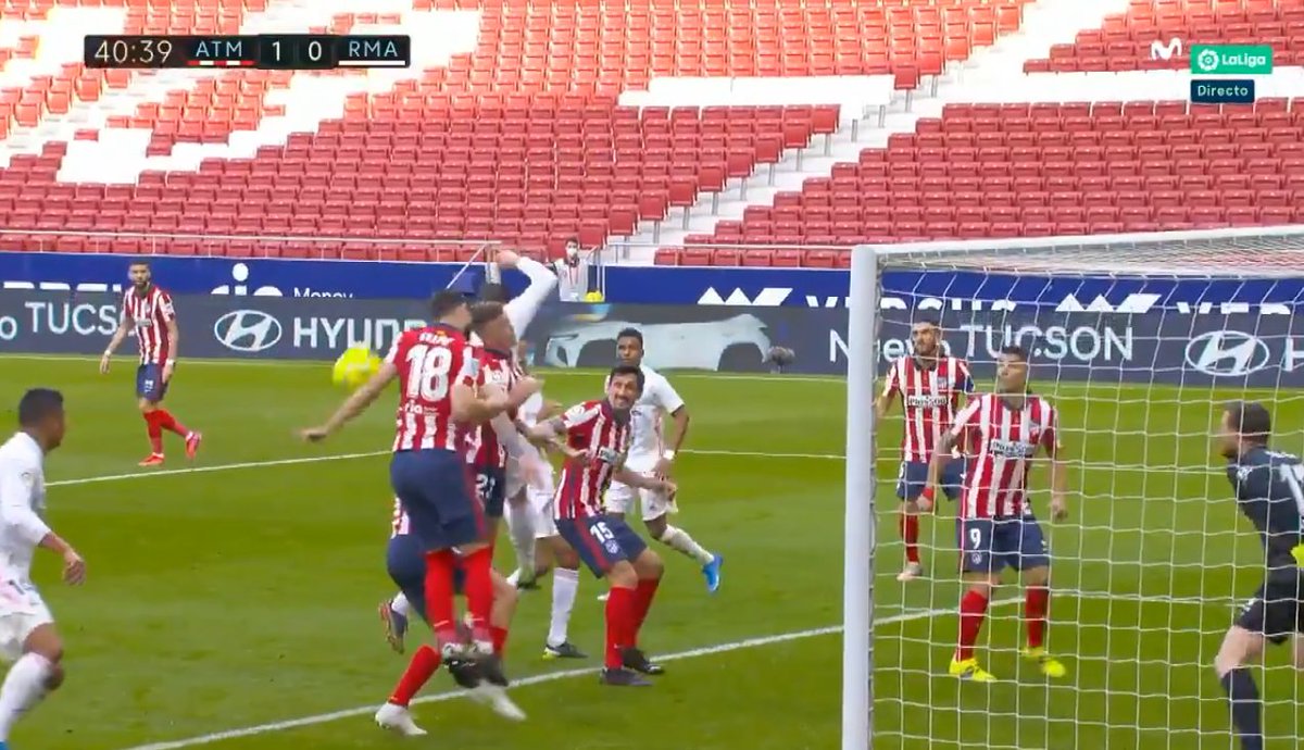 DeportesCuatro's tweet photo. 🔥⚽ ¡UFFFF! ¿Te parece penalti de Felipe por mano? 
RT SÍ, es clarísimo
MG NO, no hay nada
https://t.co/394j2U7wAq https://t.co/FguYHfKf1b